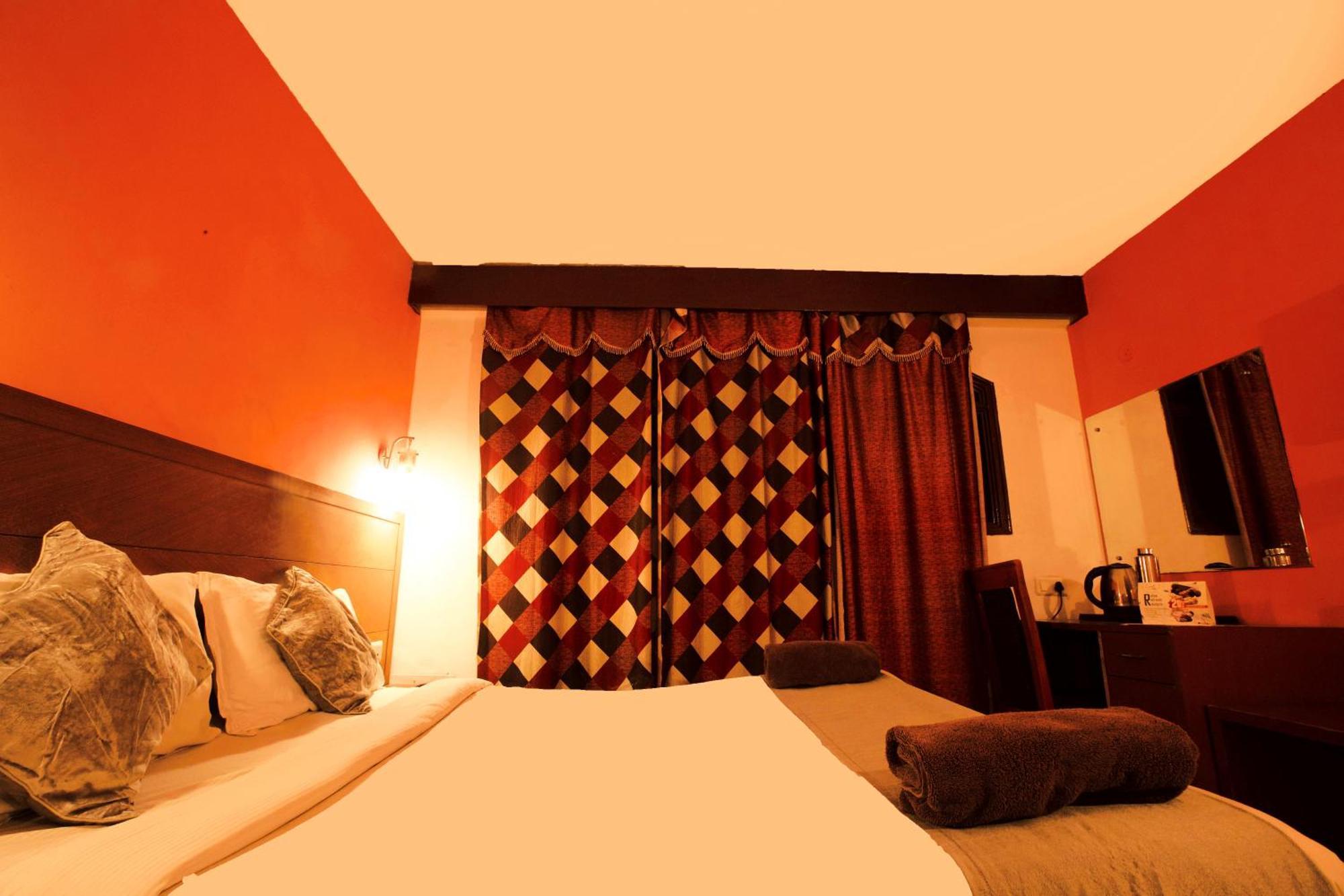 Devi Enterprises - Hotel Khems Ooty Exterior photo