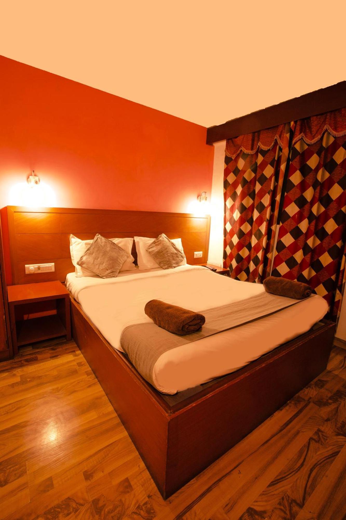 Devi Enterprises - Hotel Khems Ooty Exterior photo